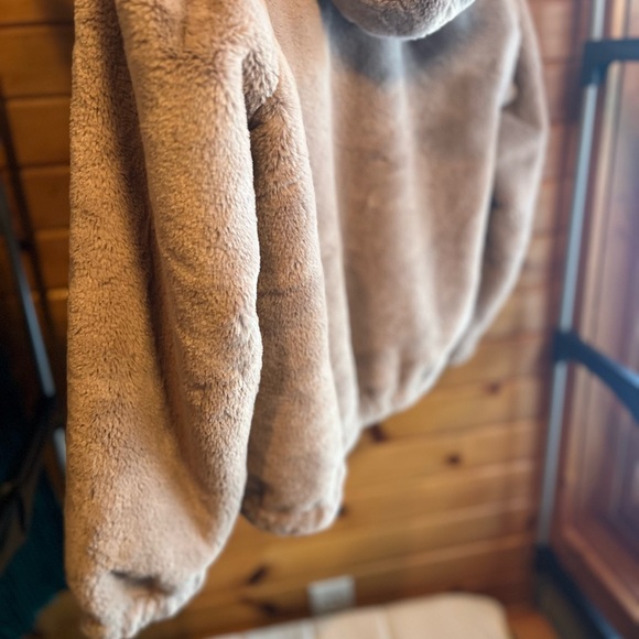 NINE WEST Faux Fur Zip Up Hoodie😍 - Picture 15 of 16